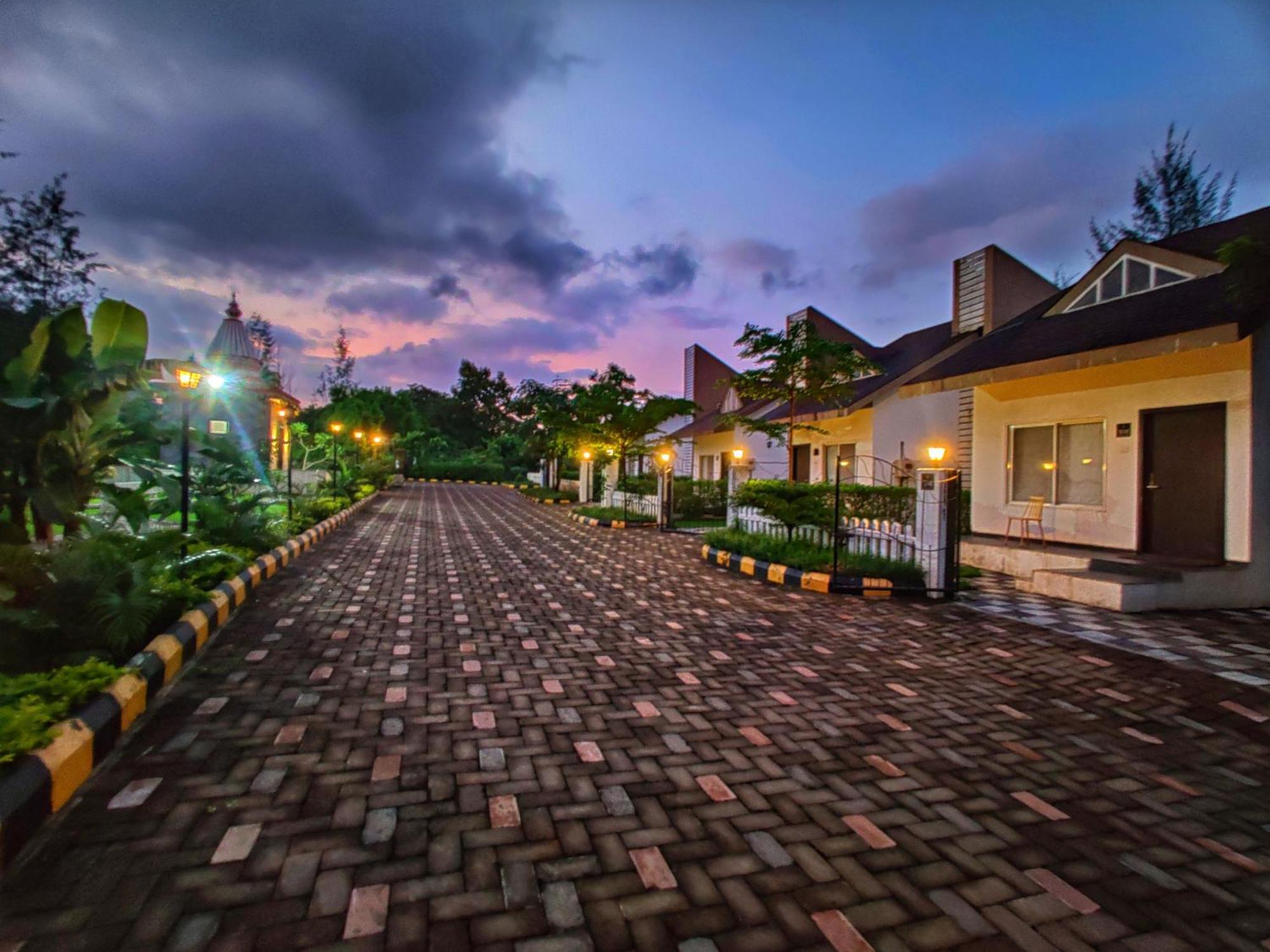 Pushpam Sanskruti Resort Karjat - A Pure Veg Resort Dhamni المظهر الخارجي الصورة